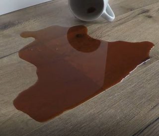 Kaffee auf dem Boden