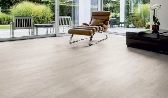 TER%20HÜRNE%20Soya%20Design%20Vinylboden%201%20Wood%20Edition%20Perform%20Lange%20LHD%20Eiche%20Odessa%201101240302%20Room%20Up%20Raum_1.jpg