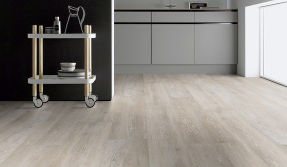 TER%20HÜRNE%20Soya%20Design%20Vinylboden%201%20Wood%20Edition%20Pro%20LHD%20Eiche%20Viborg%201101210603%20Room%20Up%20Raum.jpg