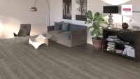 Vorschau: HARO%20Tritty%20100%20Landhausdiele%204V%20Eiche%20Eleganza%20antikgrau%20541471%20Raumbild%20Room%20Up.JPG