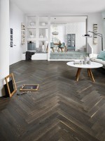 Vorschau: JOKA%20140%20Loft%20Vario%20Räuchereiche%20nero%20geb.%20V4%20VR109%20Fischgrät%20Raumbild%20Room%20up.jpg