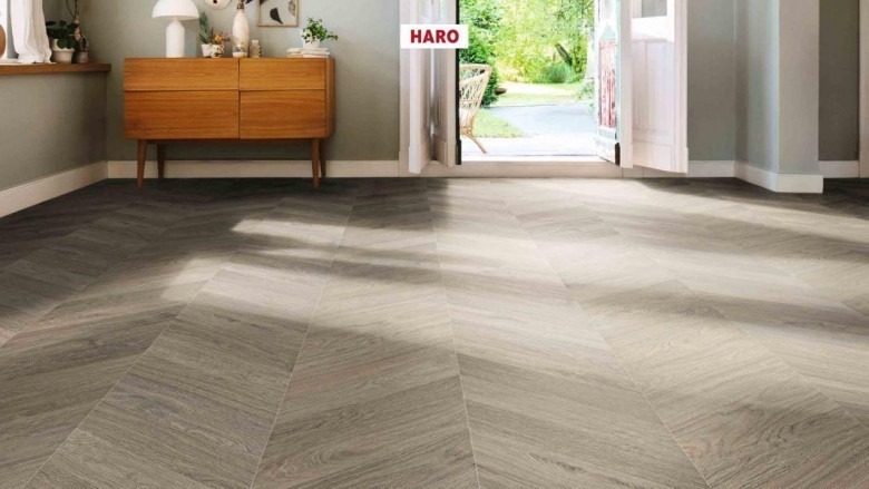 HARO%20Tritty%20200%20Aqua%20Chevron%204VM%20Eiche%20grau%20545182%20Raumbild%20Room%20up.JPG