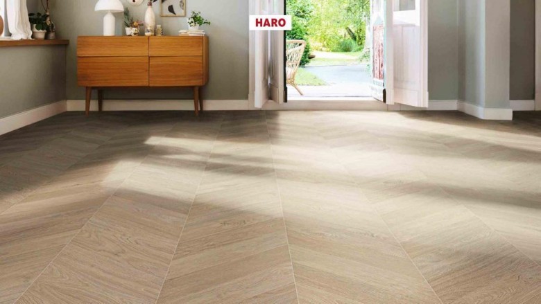 HARO%20Tritty%20200%20Aqua%20Chevron%204VM%20Eiche%20weiß%20545178%20Raumbild%20Room%20up.JPG