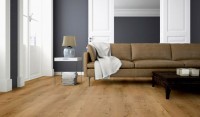 Vorschau: TER%20HÜRNE%20Soya%20Design%20Vinylboden%202%20Wood%20Edition%20Solid%20Lange%20LHD%20Eiche%20Doha%201101290012%20Raumbild%20Room%20up.jpg