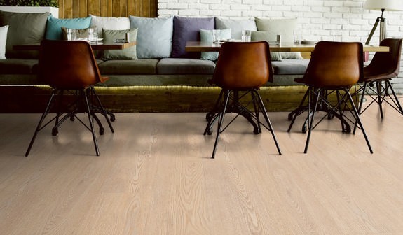 TER%20HÜRNE%20Soya%20Design%20Vinylboden%201%20Wood%20Edition%20Perform%20Lange%20LHD%20Eiche%20Berlin%201101240400%20Room%20Up%20Raum.jpg
