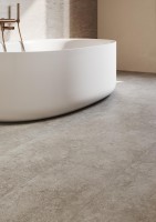 Vorschau: TARKETT%20ID%20Click%20Ultimate%2070%20The%20Classics%20Rock%20Grey%20%20260006030%20Raumbild_1%20Room%20Up.JPG