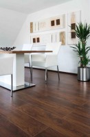 Vorschau: ZIRO%20vinylan%20plus%20kf%20Black%20Walnut%20Herlev%20026044804%20Raumbild%20%20Room%20Up.JPG
