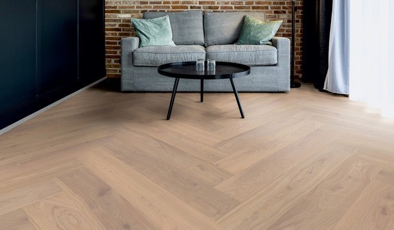 TER%20HÜRNE%20Herringbone%20Collection%20Eiche%20Helgoland%201101312519%20Raumbild%20Room%20up.jpg