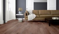Vorschau: TER%20HÜRNE%20Soya%20Design%20Vinylboden%201%20Wood%20Edition%20Perform%20Lange%20LHD%20-%20Nussbaum%20Abu%20Dhabi%201101240213%20Room%20Up%20Raum.jpg