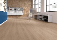 Vorschau: JOKA%20Design%20555%20471P%20Perfect%20Tanned%20Oak%20Raumbild%20Room%20Up.JPG