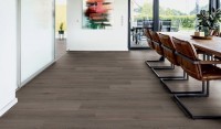 Vorschau: TER%20HÜRNE%20Soya%20Design%20Vinylboden%202%20Wood%20Edition%20Solid%20Lange%20LHD%20Eiche%20Triest%201101290009%20Raumbild%20Room%20up.jpg