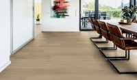 Vorschau: TER%20HÜRNE%20Soya%20Design%20Vinylboden%202%20Wood%20Edition%20Solid%20Lange%20LHD%20Eiche%20Amsterdam%201101290003%20Raumbild%20Room%20up.jpg