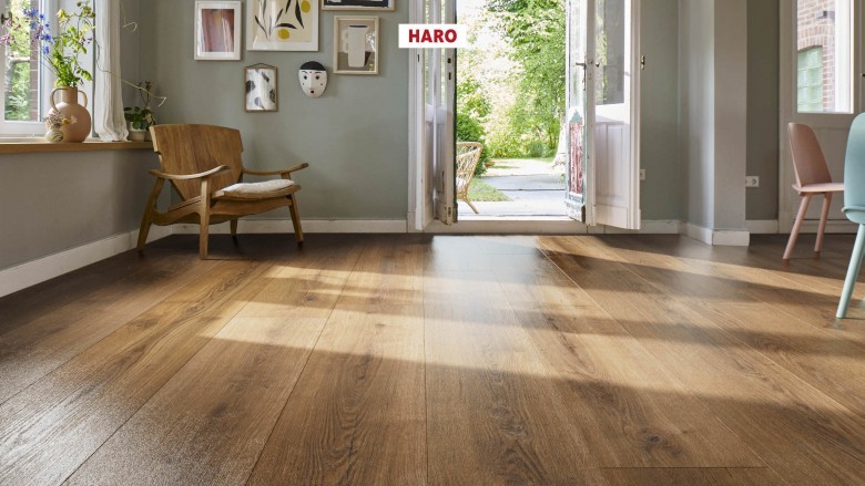 HARO%20Tritty%2090%20Silent%20Pro%20Landhausdiele%204V%20Eiche%20Bari%20544676%20Raumbild%20Room%20up.jpg