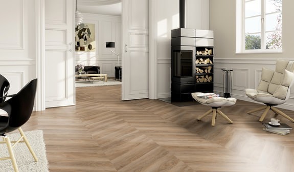 TER%20HÜRNE%20Chevron%20Edition%20Eiche%20Malaga%201101210700%20Room%20Up%20Raum.jpg