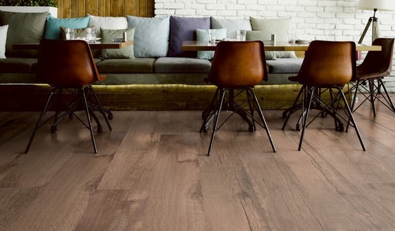 TER%20HÜRNE%20Soya%20Design%20Vinylboden%201%20Wood%20Edition%20Perform%20Lange%20LHD%20Eiche%20Salvador%201101240409%20Room%20Up%20Raum.jpg