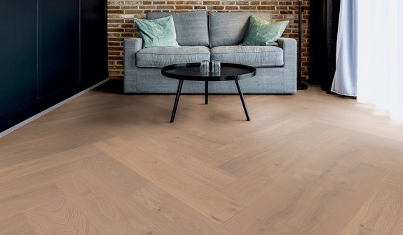 TER%20HÜRNE%20Herringbone%20Collection%20Eiche%20Amrum%201101312523%20Raumbild%20Room%20up.jpg