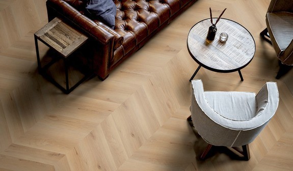 TER%20HÜRNE%20Chevron%20Edition%20Eiche%20Rotterdam%201101210709%20Room%20Up%20Raum.jpg