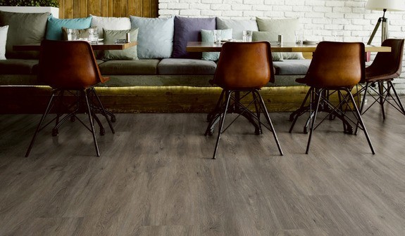 TER%20HÜRNE%20Soya%20Design%20Vinylboden%201%20Wood%20Edition%20Pro%20LHD%20Eiche%20Canberra%201101210605%20Room%20Up%20Raum.jpg