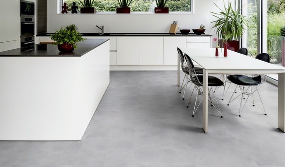 TER%20HÜRNE%20Soya%20Design%20Vinylboden%202%20Stone%20Edition%20Solid%20Stein%20Siena%201101290101%20Raumbild%20Room%20up.jpg