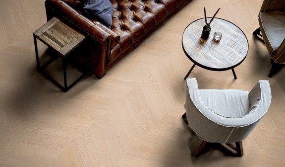TER%20HÜRNE%20Chevron%20Edition%20Eiche%20Berlin%201101210703%20Room%20Up%20Raum.jpg