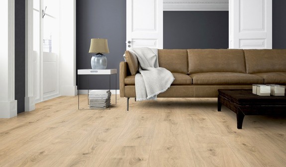 TER%20HÜRNE%20Soya%20Design%20Vinylboden%202%20Wood%20Edition%20Comfort%20Lange%20LHD%20Eiche%20Boston%201101200511%20Raumbild%20Room%20up.jpg