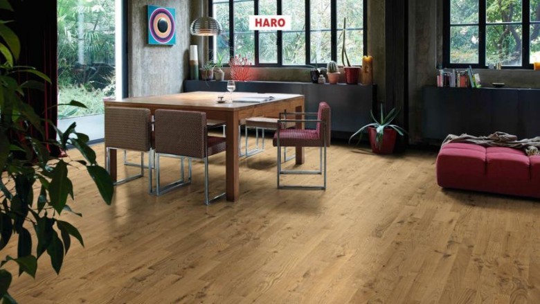 HARO%20Stab%20Classico%20Serie%204000%20Eiche%20Naturale%20strukturiert%20naturaDur%20543549%20Raumbild%20Room%20Up.JPG