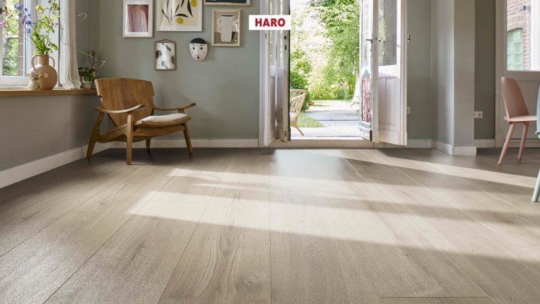 HARO%20Tritty%2090%20Silent%20Pro%20Landhausdiele%204V%20Eiche%20Bari%20544679%20Raumbild%20Room%20up.jpg